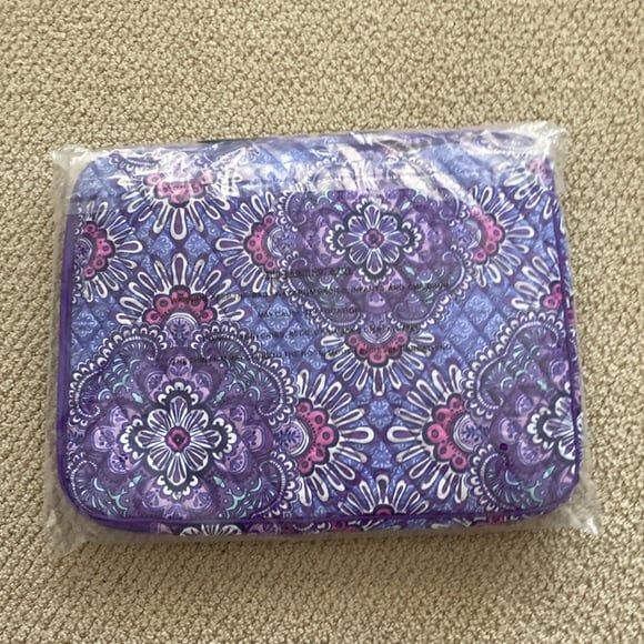 NEW Vera Bradley Floral Laptop Sleeve in Lilac Tapestry RARE SEALED - Picture 1 of 7